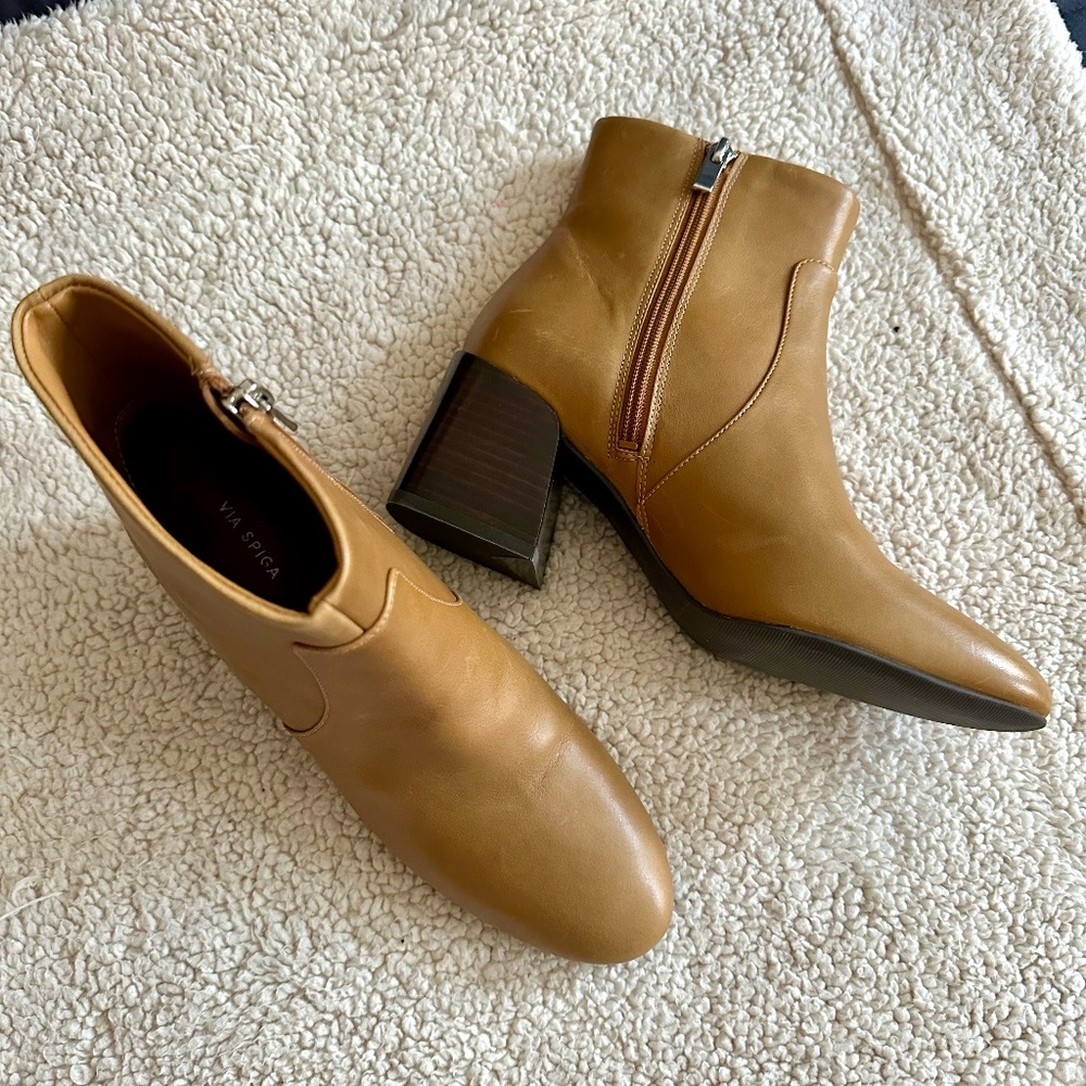 Via Spiga • Dina Leather Heeled Booties in Camel